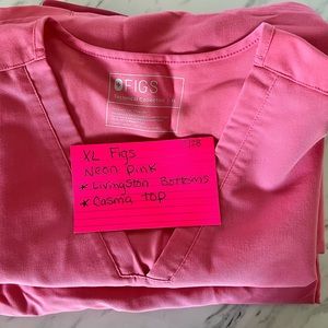 Size XL neon pink Fig scrub set. Casma top, Livingston bottoms.